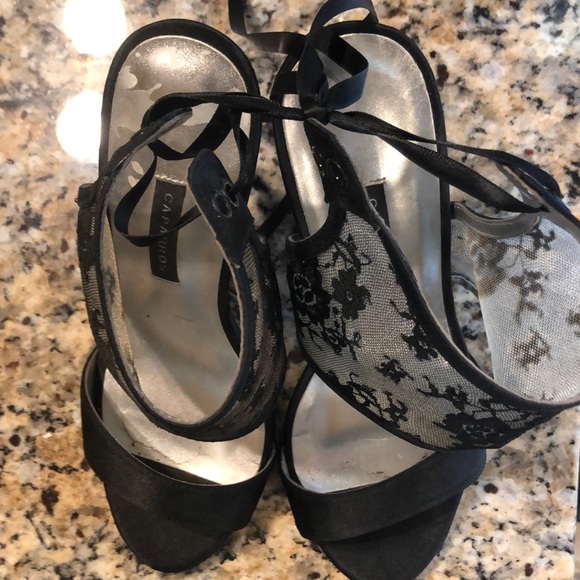 Heels - Picture 3 of 4